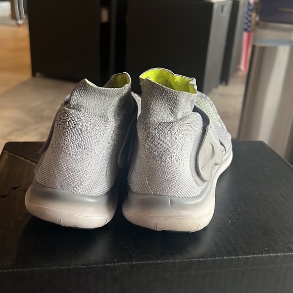 Nike Free no lace running shoes - Picture 2 of 9